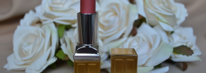 Розовый мед на губах с помадой Elizabeth Arden Beautiful Color moisturising lipstick № 26 "Pink honey"