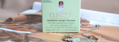 Увлажнение для капризной комбинированной кожи с Clinique Moisture Surge Intense 72H lipid-replenishing hydrator