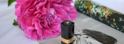 Мой темно-розовый пион Chanel Rouge Coco Lipstick Ultra Hydration Lip Color 452 Emilienne