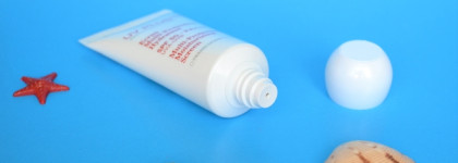 В отпуск с новинкой! Clarins Увлажняющий защитный флюид-экран для лица UV PLUS [5P] Anti-Pollution SPF 50 Translucent