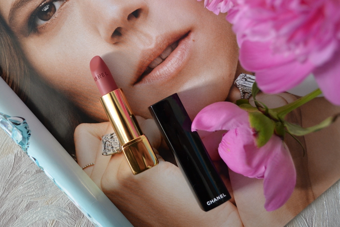 Бархатистая губная помада Chanel Rouge Allure Velvet Luminous