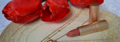 Матовая губная помада, которая идёт всем - Uvinion в оттенке Sophie