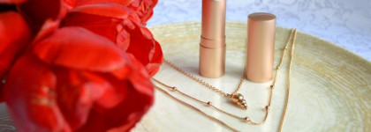 Матовая губная помада, которая идёт всем - Uvinion в оттенке Sophie