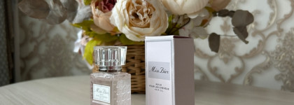 Цветущий букет в волосах с парфюмированным маслом для волос Dior Miss Dior hair oil