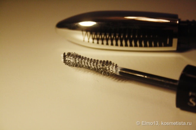 Эффект накладных ресниц с тушью False Lash Superstar от L'Oreal в черном оттенке