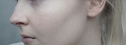 Эффект сияющей кожи ребенка с Guerlain Meteorites Baby Glow 02 Clair