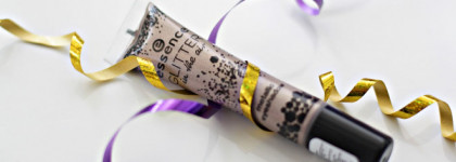 Металлический взгляд от Essence Glitter in the air Metallic eyeshadow 01 Dream On