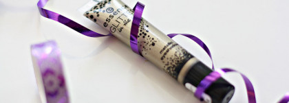 Жидкое золото Essence Glitter in the air Metallic eyeshadow 02 Smile! You're beautiful