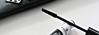 Essence The false lashes mascara Dramatic Volume Unlimited