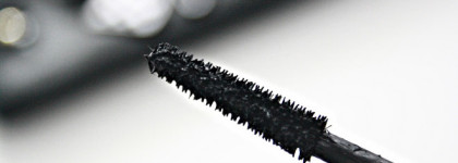 Essence The false lashes mascara Dramatic Volume Unlimited