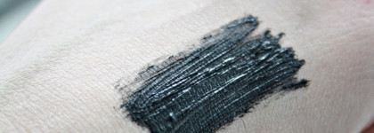 Essence The false lashes mascara Dramatic Volume Unlimited