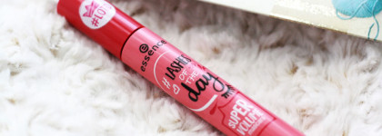 Яркая Essence Lashes Of The Day