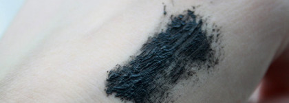 Яркая Essence Lashes Of The Day