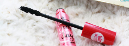 Яркая Essence Lashes Of The Day