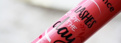 Яркая Essence Lashes Of The Day