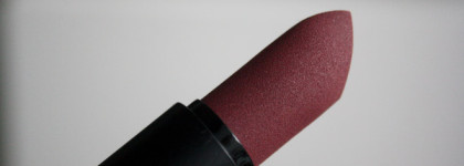 Красивая Catrice Ultimate Matt Lipstick 050
