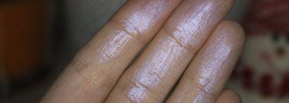 Нежнятина Essence Prismatic Hololighter Stick