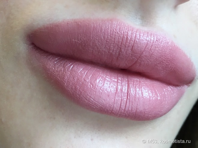 Две розово-лиловые помады - Artdeco Lip Passion Smooth Touch Lipstick 35 и Essence Longlasting Lipstick Nude 03 Come Naturally