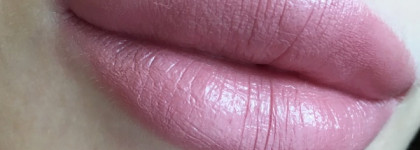 Две розово-лиловые помады - Artdeco Lip Passion Smooth Touch Lipstick 35 и Essence Longlasting Lipstick Nude 03 Come Naturally