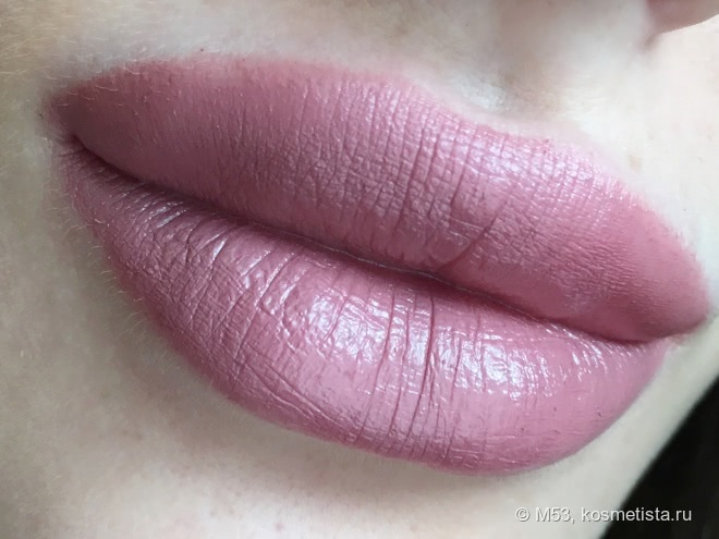 Две розово-лиловые помады - Artdeco Lip Passion Smooth Touch Lipstick 35 и Essence Longlasting Lipstick Nude 03 Come Naturally