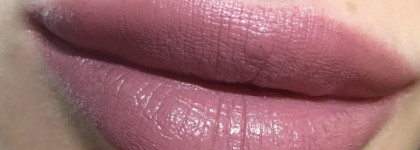 Две розово-лиловые помады - Artdeco Lip Passion Smooth Touch Lipstick 35 и Essence Longlasting Lipstick Nude 03 Come Naturally