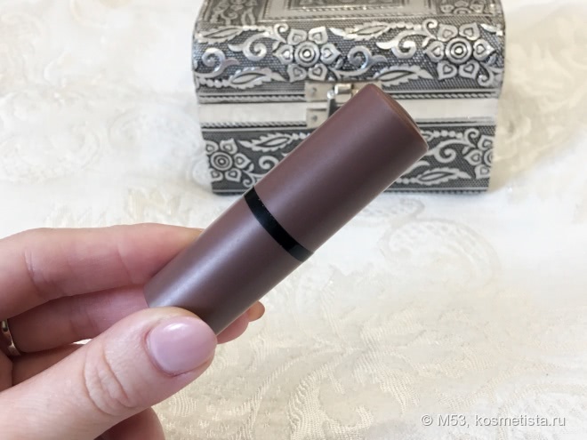 Две розово-лиловые помады - Artdeco Lip Passion Smooth Touch Lipstick 35 и Essence Longlasting Lipstick Nude 03 Come Naturally