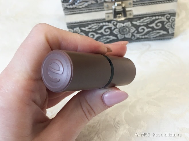 Две розово-лиловые помады - Artdeco Lip Passion Smooth Touch Lipstick 35 и Essence Longlasting Lipstick Nude 03 Come Naturally