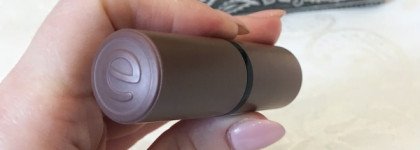 Две розово-лиловые помады - Artdeco Lip Passion Smooth Touch Lipstick 35 и Essence Longlasting Lipstick Nude 03 Come Naturally