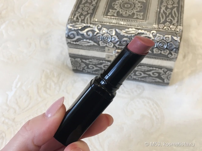 Две розово-лиловые помады - Artdeco Lip Passion Smooth Touch Lipstick 35 и Essence Longlasting Lipstick Nude 03 Come Naturally