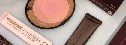 Charlotte Tilbury: румяна Cheek to chik Love glow, скульптор Hollywood wand contour Fair/Medium, помада-бальзам Hyaluronic Happikiss Crystal Happikiss