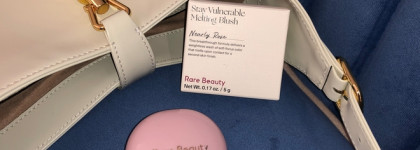 Румяна от Селены Гомез Rare Beauty Stay Vulnerable Melting Blush в оттенке Nearly Rose