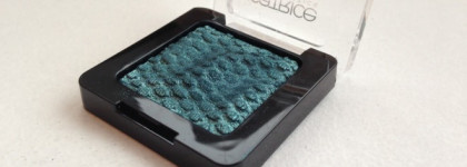 Catrice liquid metal eyeshadow 060 Petrol Pan