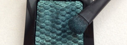 Catrice liquid metal eyeshadow 060 Petrol Pan