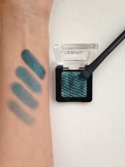 Catrice liquid metal eyeshadow 060 Petrol Pan