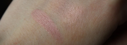 Essence Glitter in the air – strobing blush and highlighter powder и кисть Strobing brush