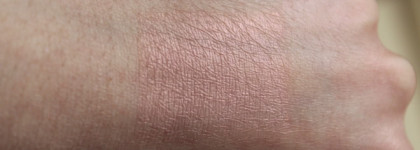 Essence Glitter in the air – strobing blush and highlighter powder и кисть Strobing brush