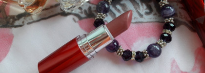 Бюджетный способ себя порадовать - увлажняющая помада Maybelline Hydra Extreme №721 Бежевый розовый