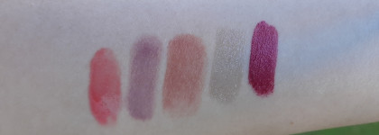 Косметичка в отпуск на море. Декоративная косметика и парфюмерия