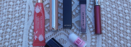 Косметичка в отпуск на море. Декоративная косметика и парфюмерия