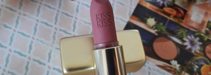 Повседневная матовая увлажняющая помада Guerlain Kisskiss Matte № M379 Fiery Pink