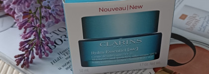 Дневной и ночной увлажняющий кремы из обновлённой линейки Hydra-Essentiel от Clarins