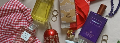 Семь летних ароматов в стиле Flatlay