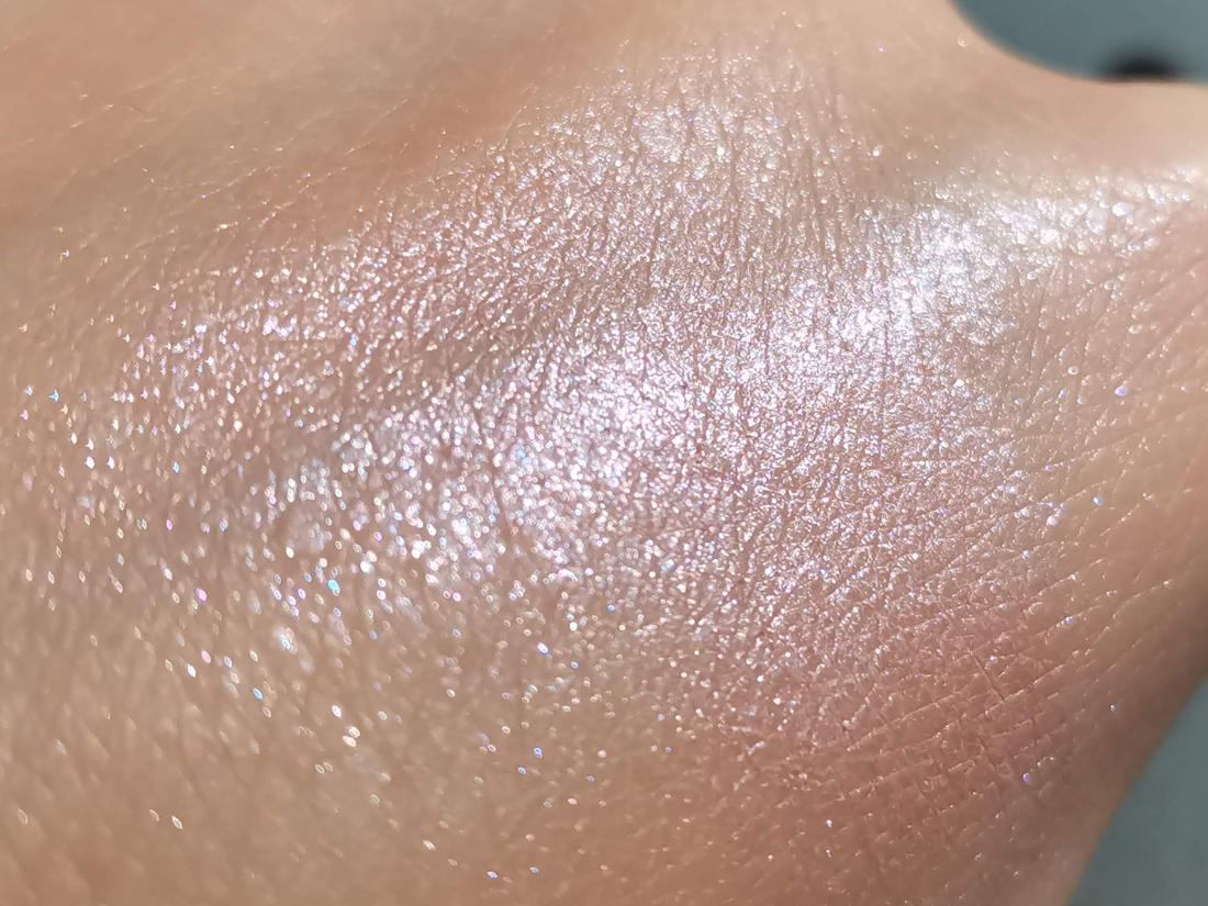 Essence So Mesmerizing Highlighter. Звезды + жемчужины, электрический сет