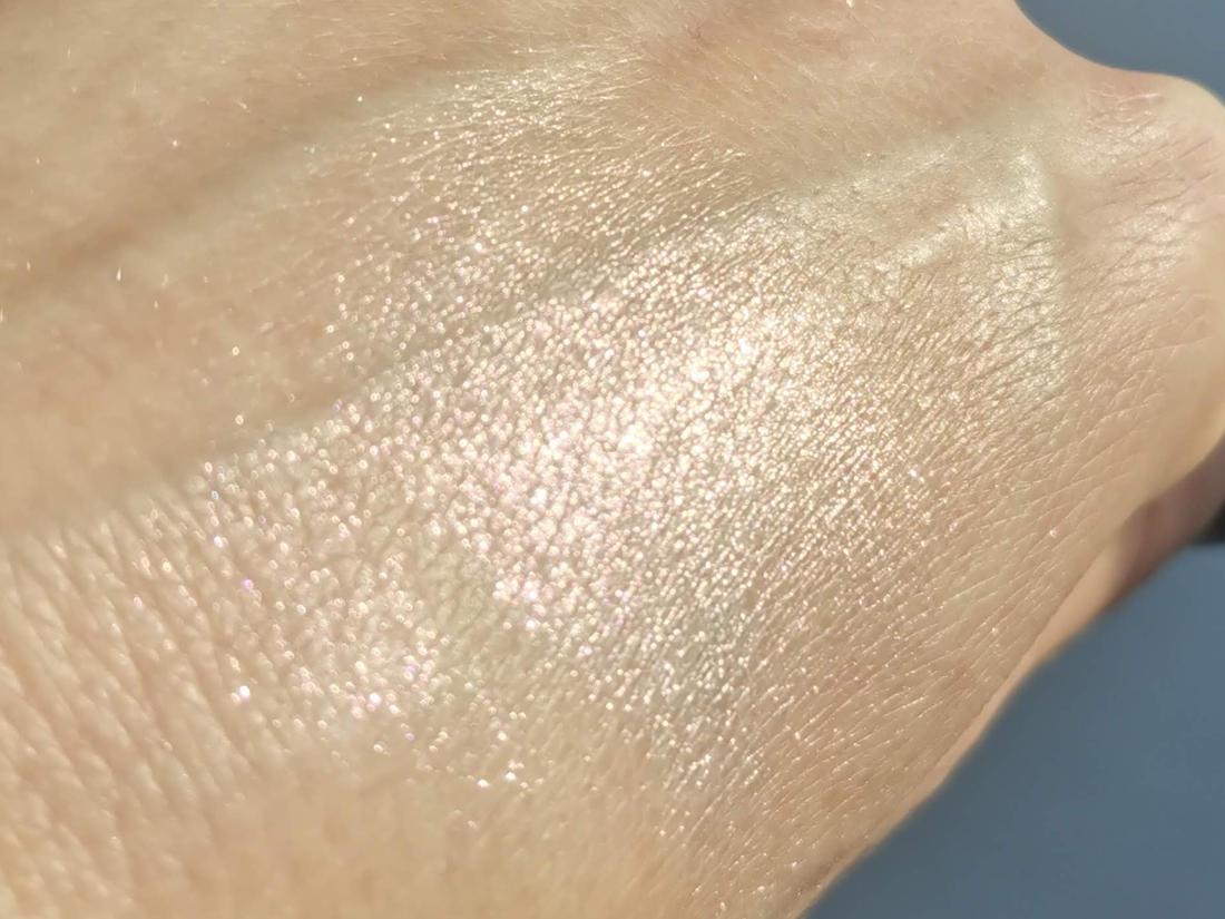 Catrice Space Glam Highlighter. Яркий солнечный свет