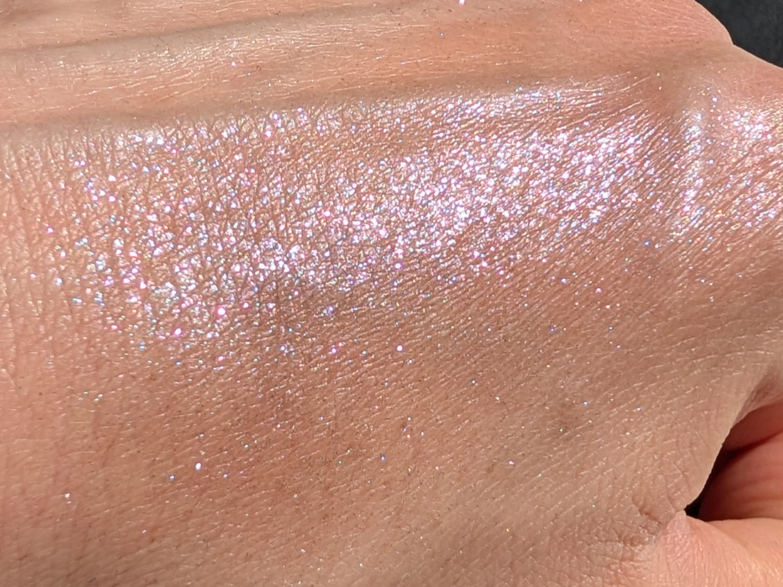 Bodyography Glitter Pigment Hue на солнце