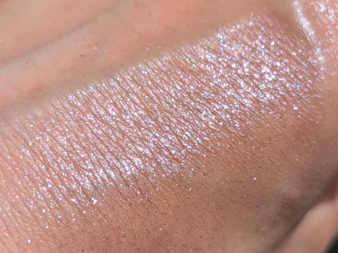 Bodyography Glitter Pigment Hue на солнце