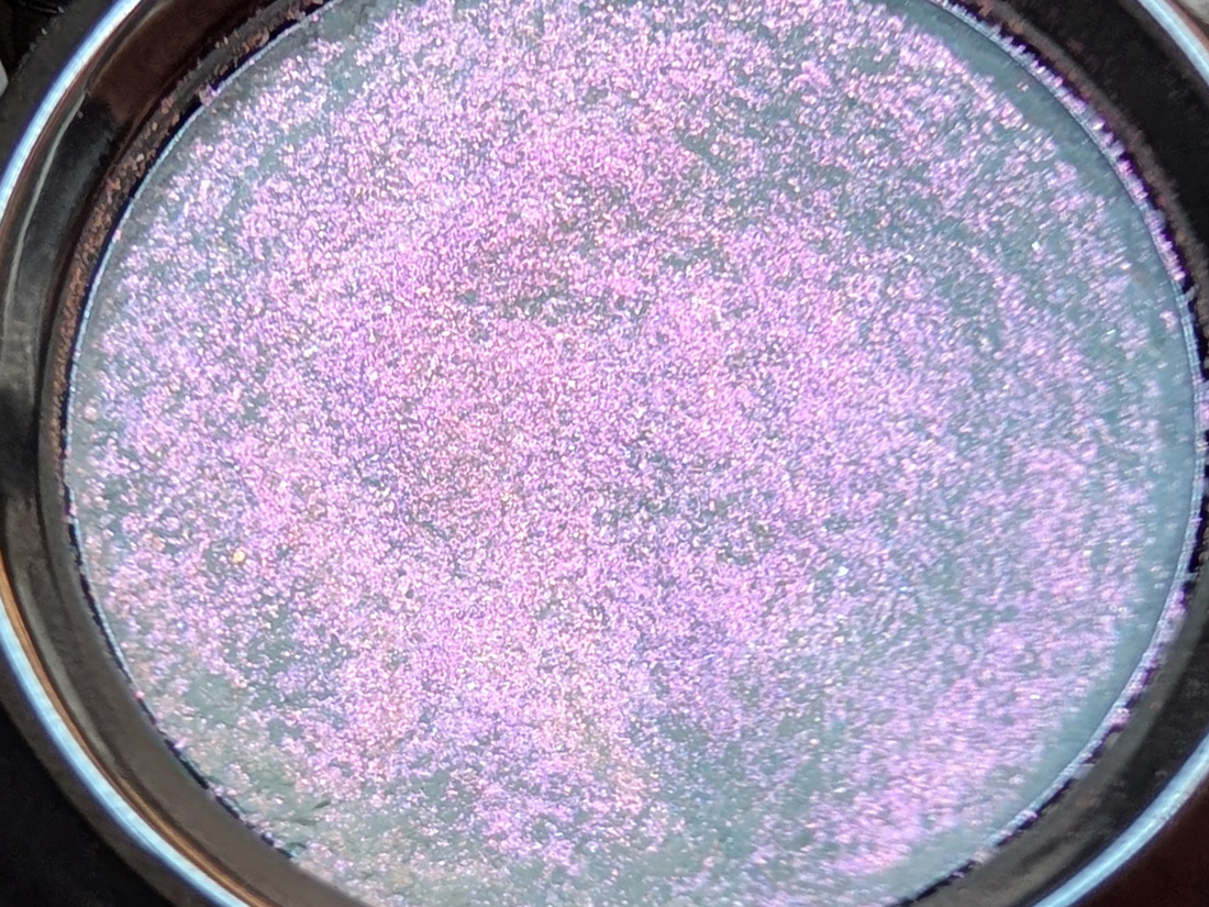 Elian Multichrome Single Eyeshadow 04 Opal, дневной свет