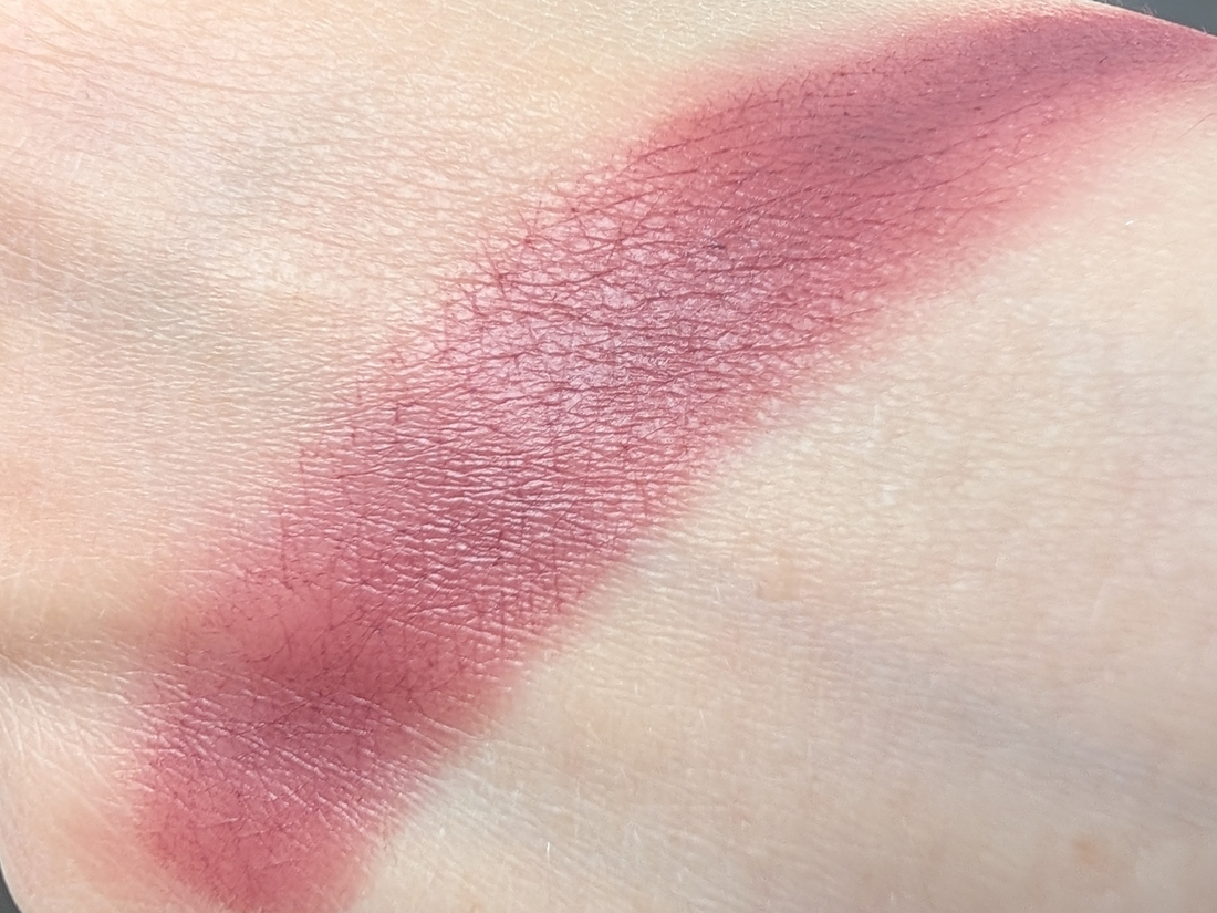 MAC MACximal Matte Lipstick Soar, дневной свет