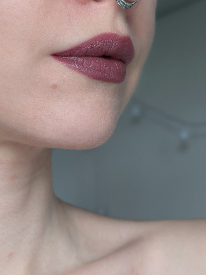 MAC MACximal Matte Lipstick Soar, плотный слой, дневной свет