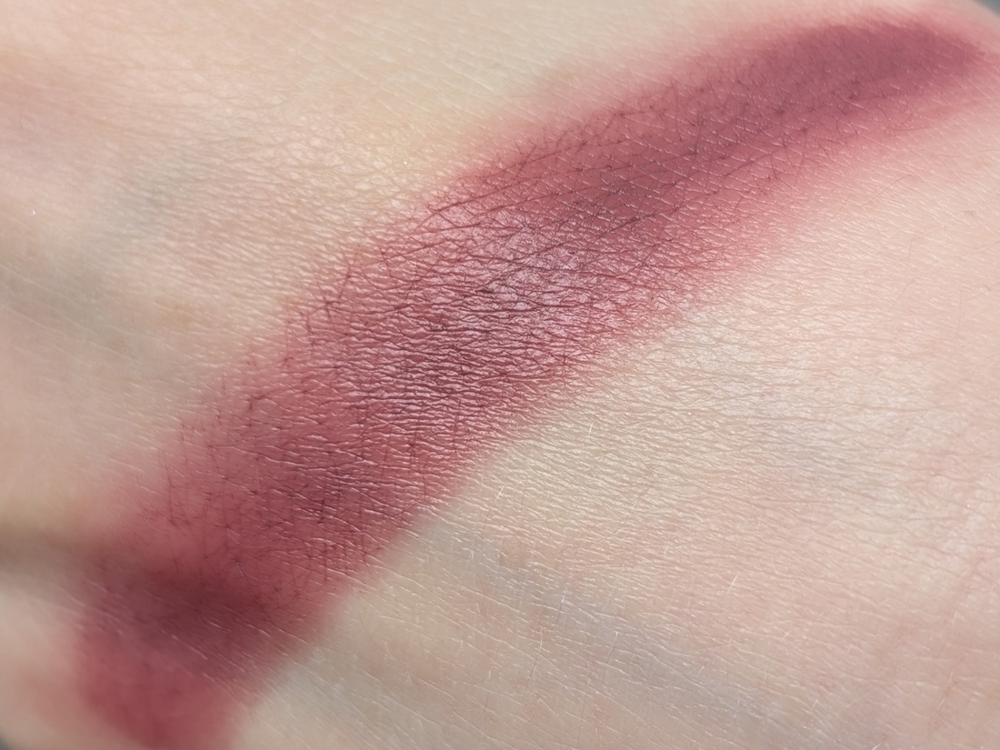 MAC MACximal Matte Lipstick Soar, дневной свет